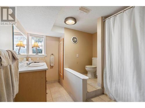 656 Curtis Road, Kelowna, BC - Indoor Photo Showing Bathroom