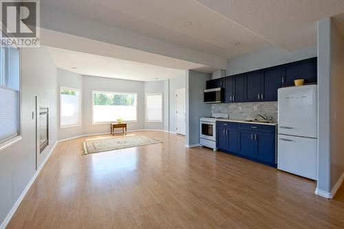 2250 Shannon Hills Place, West Kelowna, BC - Indoor Photo Showing Kitchen