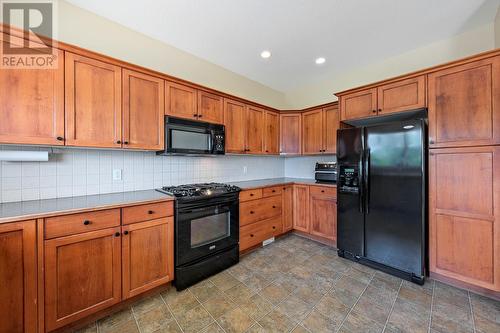 2250 Shannon Hills Place, West Kelowna, BC - Indoor Photo Showing Kitchen