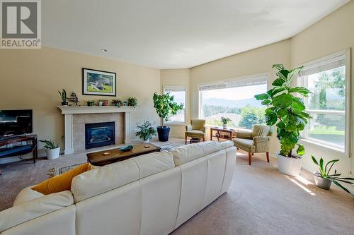 2250 Shannon Hills Place, West Kelowna, BC - Indoor Photo Showing Living Room With Fireplace