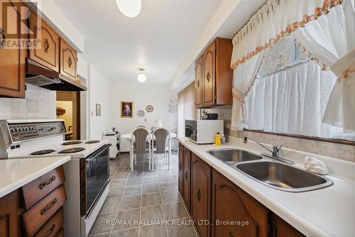 69 Plum Brook Crescent, Toronto, ON - Indoor Photo Showing Kitchen With Double Sink