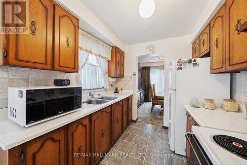 69 Plum Brook Crescent, Toronto, ON - Indoor Photo Showing Kitchen With Double Sink