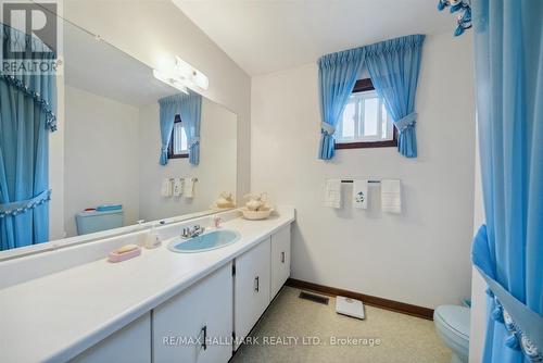 69 Plum Brook Crescent, Toronto, ON - Indoor Photo Showing Bathroom