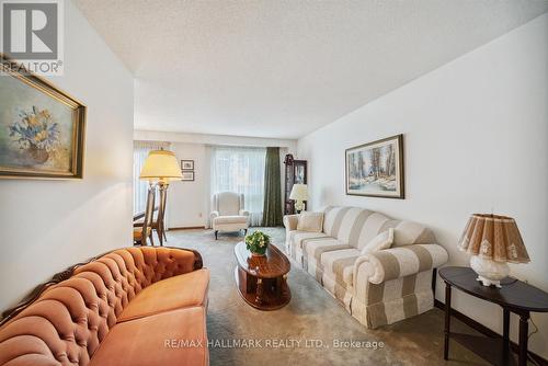 69 Plum Brook Crescent, Toronto, ON - Indoor Photo Showing Living Room