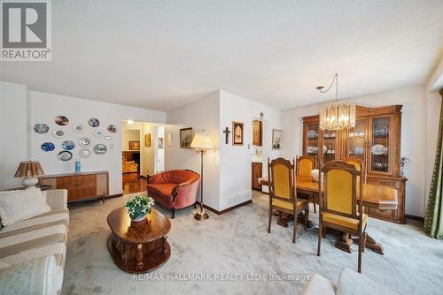 69 Plum Brook Crescent, Toronto, ON - Indoor Photo Showing Living Room