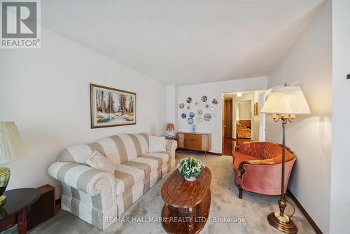 69 Plum Brook Crescent, Toronto, ON - Indoor Photo Showing Living Room