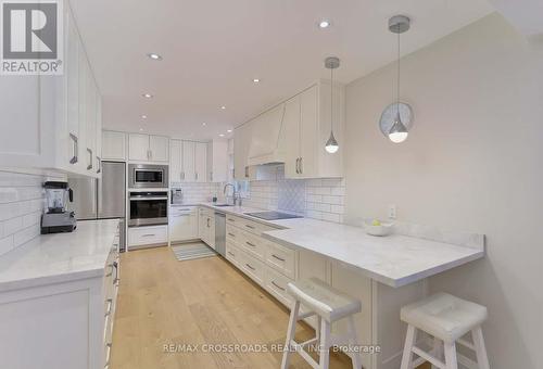 20 Satchell Boulevard, Toronto, ON - Indoor Photo Showing Kitchen With Upgraded Kitchen