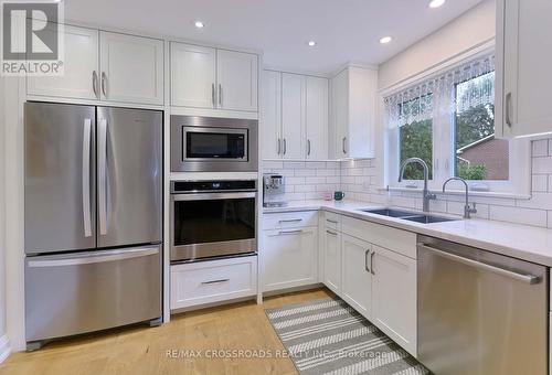 20 Satchell Boulevard, Toronto, ON - Indoor Photo Showing Kitchen With Double Sink With Upgraded Kitchen