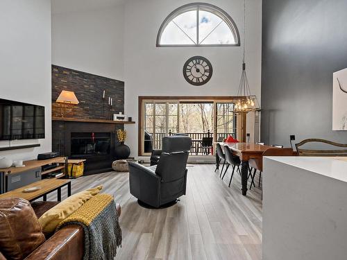 Living room - 6-104 Ch. Des Quatre-Sommets, Mont-Tremblant, QC - Indoor With Fireplace