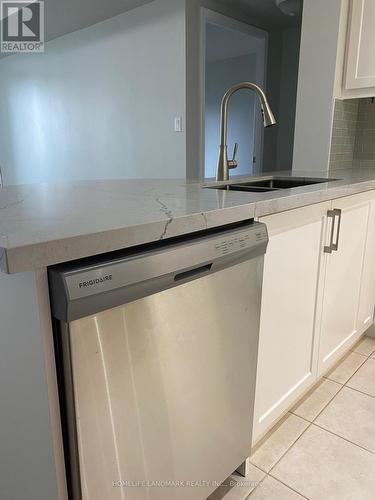 604 - 3 Rean Drive, Toronto, ON - Indoor Photo Showing Kitchen