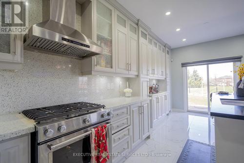 114 Pappain Crescent N, Brampton, ON - Indoor Photo Showing Kitchen With Upgraded Kitchen
