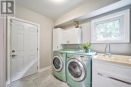 2297 Carpenters Circle, Oakville, ON - Indoor Photo Showing Laundry Room