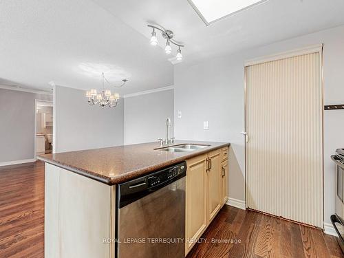 315-2 Raymerville Dr, Markham, ON - Indoor Photo Showing Kitchen With Double Sink