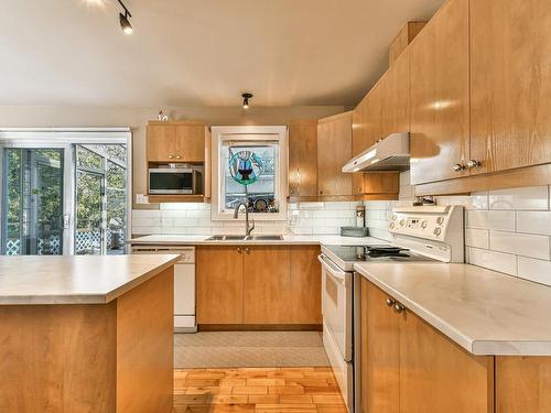 Cuisine - 50 Rue Achille, Saint-Sauveur, QC - Indoor Photo Showing Kitchen With Double Sink