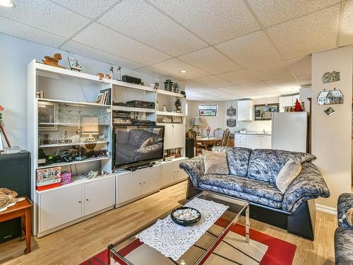 Living room - 50 Rue Achille, Saint-Sauveur, QC - Indoor Photo Showing Living Room