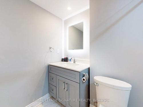 3350 Sunlight St, Mississauga, ON - Indoor Photo Showing Bathroom