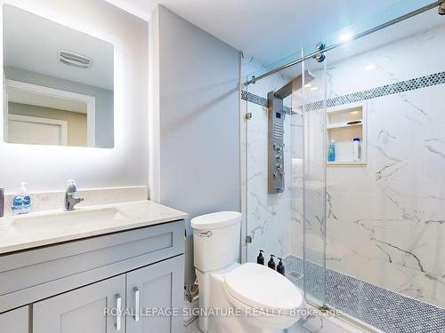 3350 Sunlight St, Mississauga, ON - Indoor Photo Showing Bathroom