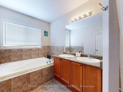 3350 Sunlight St, Mississauga, ON - Indoor Photo Showing Bathroom