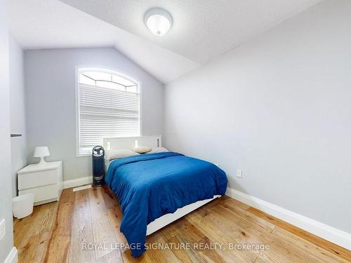 3350 Sunlight St, Mississauga, ON - Indoor Photo Showing Bedroom