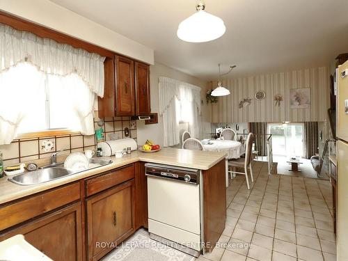 2406 Cashmere Ave, Mississauga, ON - Indoor Photo Showing Kitchen