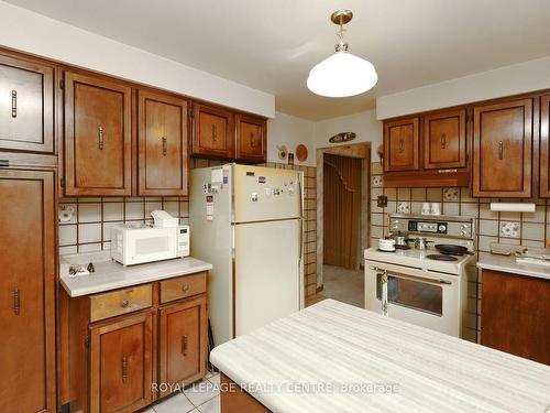 2406 Cashmere Ave, Mississauga, ON - Indoor Photo Showing Kitchen