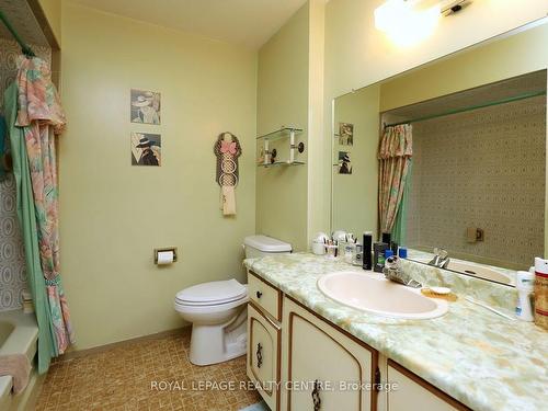 2406 Cashmere Ave, Mississauga, ON - Indoor Photo Showing Bathroom