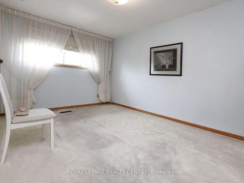 2406 Cashmere Ave, Mississauga, ON - Indoor Photo Showing Other Room