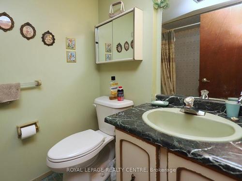 2406 Cashmere Ave, Mississauga, ON - Indoor Photo Showing Bathroom