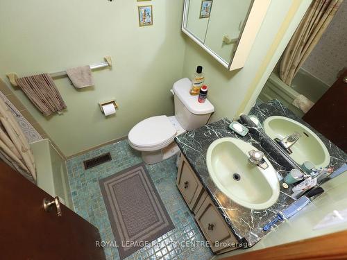 2406 Cashmere Ave, Mississauga, ON - Indoor Photo Showing Bathroom