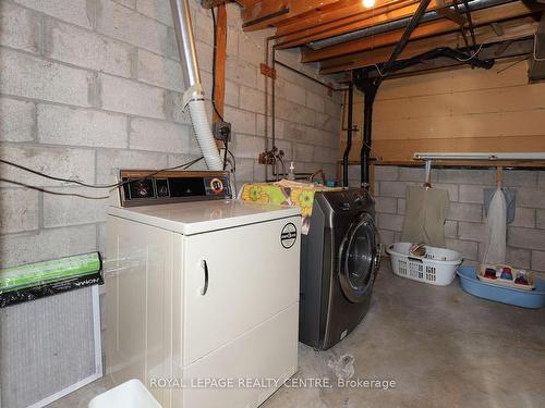 2406 Cashmere Ave, Mississauga, ON - Indoor Photo Showing Laundry Room
