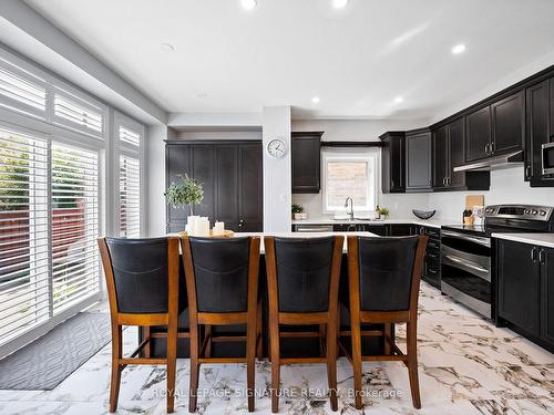 39 Weathering Hts, Hamilton, ON - Indoor Photo Showing Kitchen