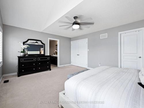 39 Weathering Hts, Hamilton, ON - Indoor Photo Showing Bedroom