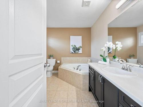 39 Weathering Hts, Hamilton, ON - Indoor Photo Showing Bathroom