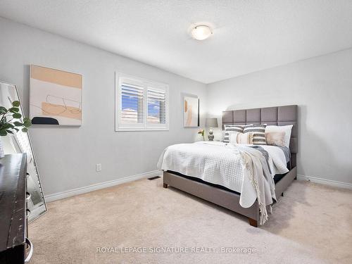 39 Weathering Hts, Hamilton, ON - Indoor Photo Showing Bedroom