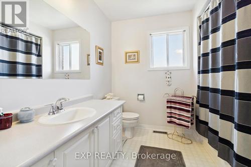 15 Peace Valley Crescent, Brampton, ON - Indoor Photo Showing Bathroom