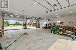 Detached 60 x 40 Heated Shop 11 ft ceiling - 