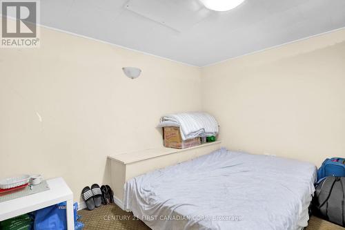 18 Jena Crescent, London, ON - Indoor Photo Showing Bedroom