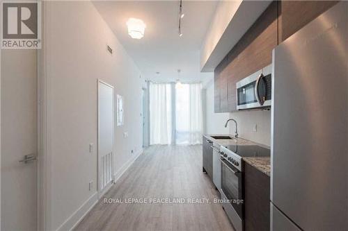 3604 - 28 Wellesley Street E, Toronto, ON - Indoor Photo Showing Kitchen With Upgraded Kitchen