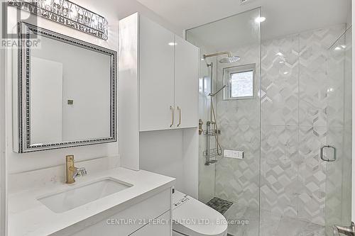 168 Ruggles Avenue, Richmond Hill, ON - Indoor Photo Showing Bathroom