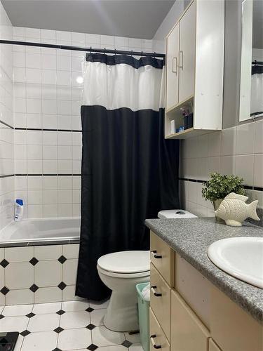 453 Tweed Avenue, Winnipeg, MB - Indoor Photo Showing Bathroom