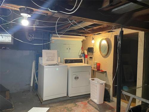 453 Tweed Avenue, Winnipeg, MB - Indoor Photo Showing Laundry Room