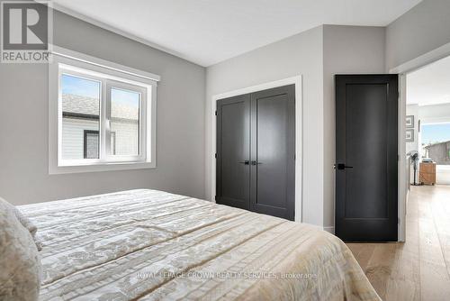 2208 Red Thorne Avenue, London, ON - Indoor Photo Showing Bedroom