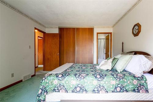 24 Mary Street, St. Catharines, ON - Indoor Photo Showing Bedroom