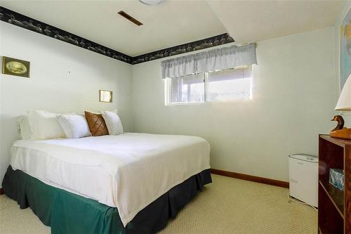 24 Mary Street, St. Catharines, ON - Indoor Photo Showing Bedroom