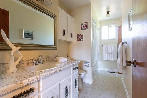 24 Mary Street, St. Catharines, ON - Indoor Photo Showing Bathroom