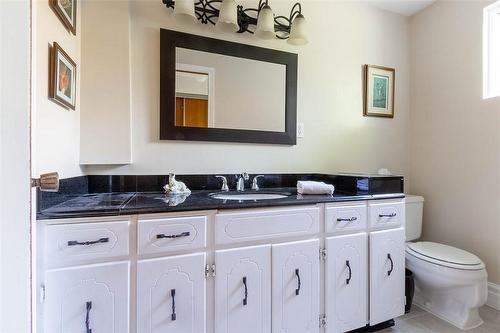 24 Mary Street, St. Catharines, ON - Indoor Photo Showing Bathroom