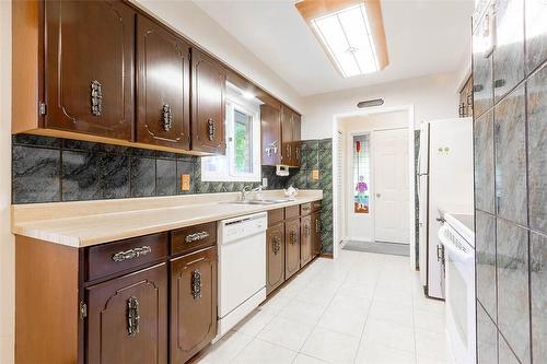 24 Mary Street, St. Catharines, ON - Indoor Photo Showing Kitchen