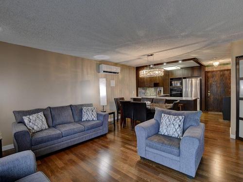 Salon - 503-490 Boul. Galland, Dorval, QC - Indoor Photo Showing Living Room