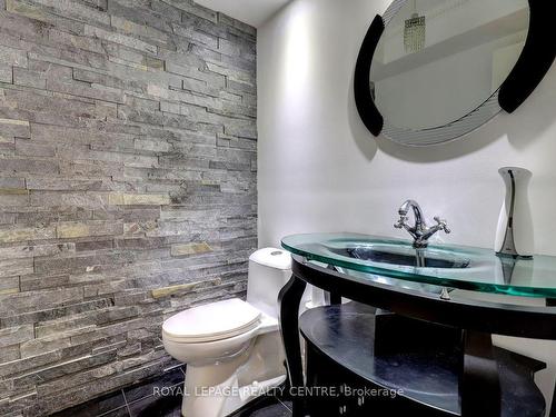 2811 Guilford Cres, Oakville, ON - Indoor Photo Showing Bathroom