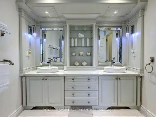 2811 Guilford Cres, Oakville, ON - Indoor Photo Showing Bathroom